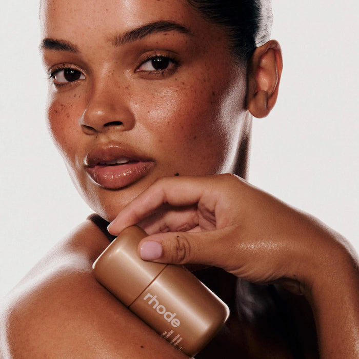 rhode 
Highlight Milk Multipurpose Luminizer